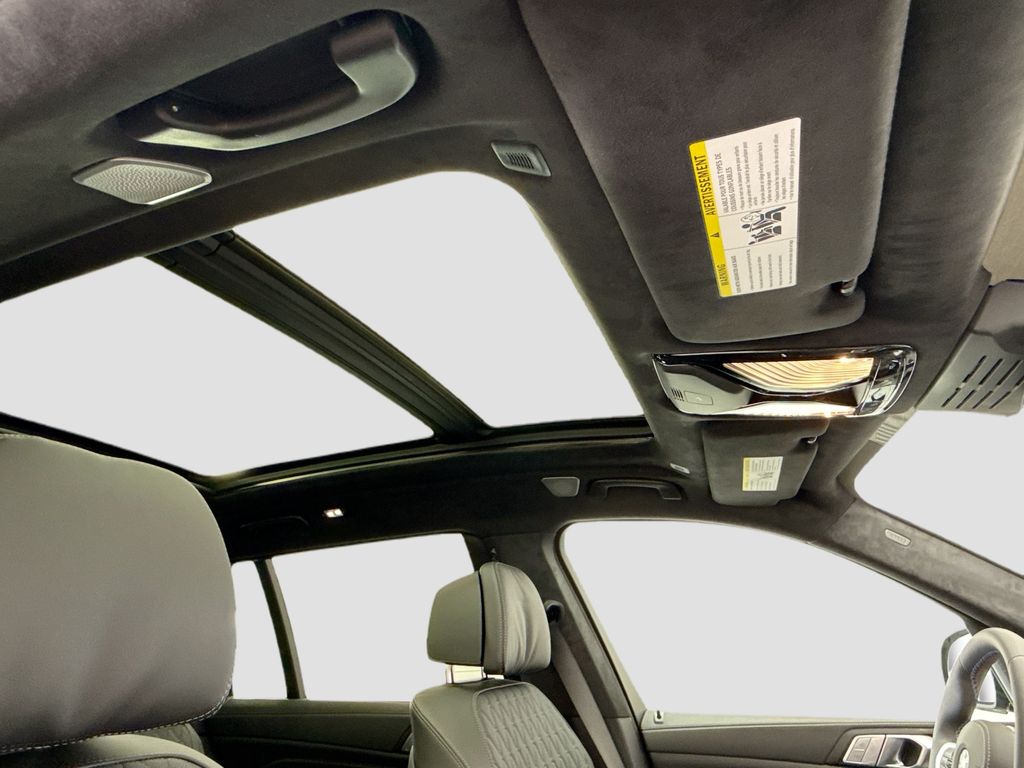 Thumbnail: 2026 BMW X7 - 17