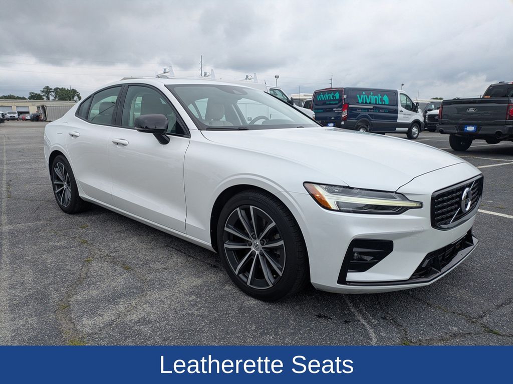 2021 Volvo S60 T5 Momentum
