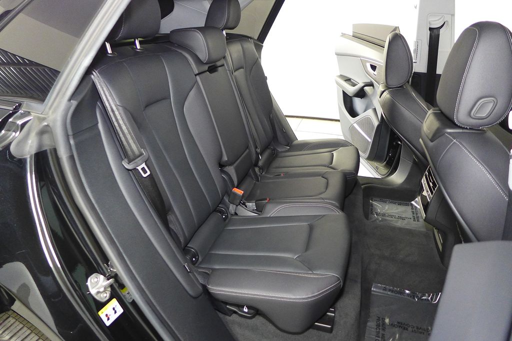 Thumbnail: 2023 Audi Q8 - 20