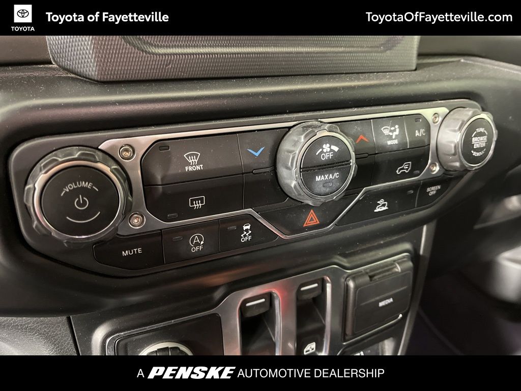 Thumbnail: 2022 Jeep Wrangler - 21