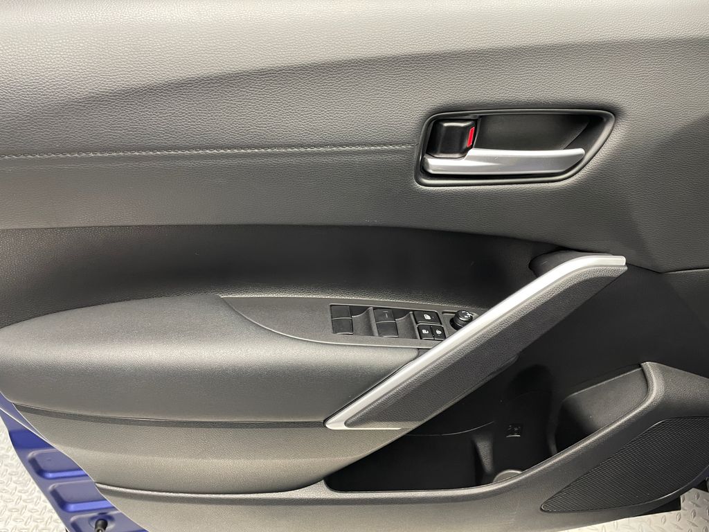 2024 Toyota Corolla Cross XLE 9