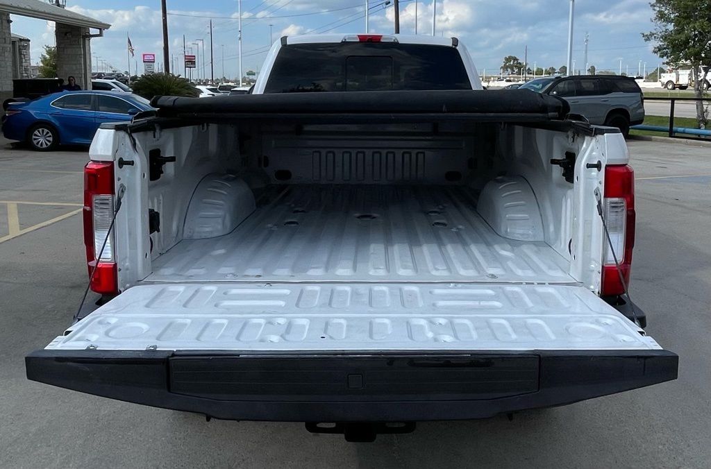 2017 Ford F-350SD Lariat White at Autostrade