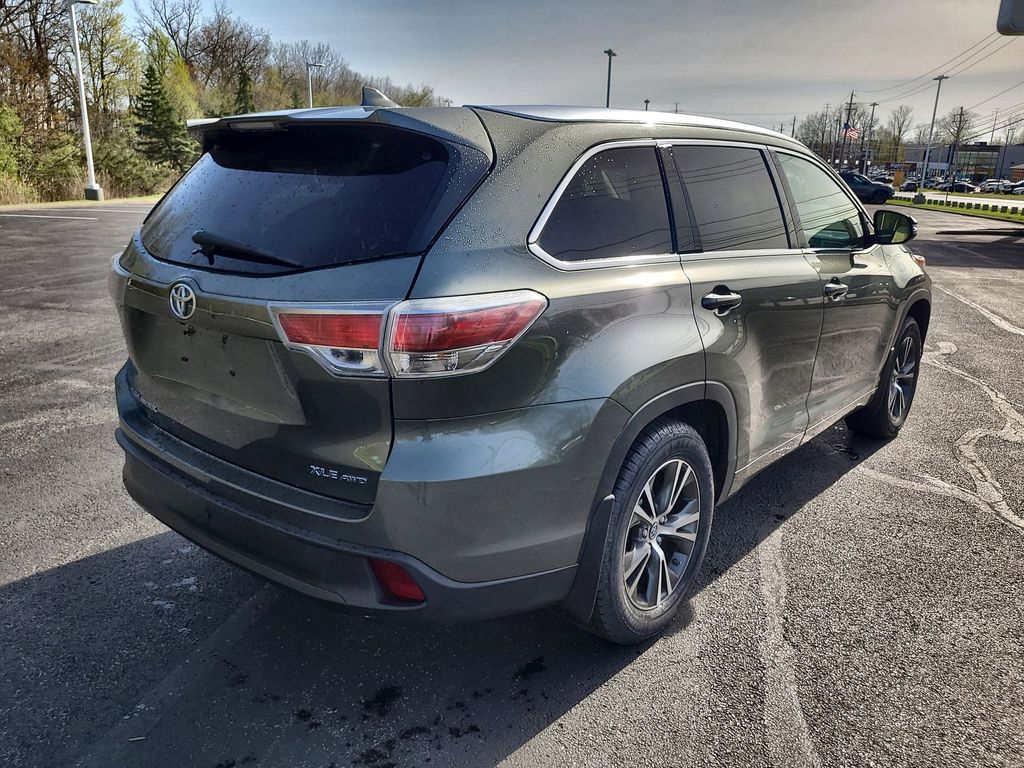 2016 Toyota Highlander XLE 3