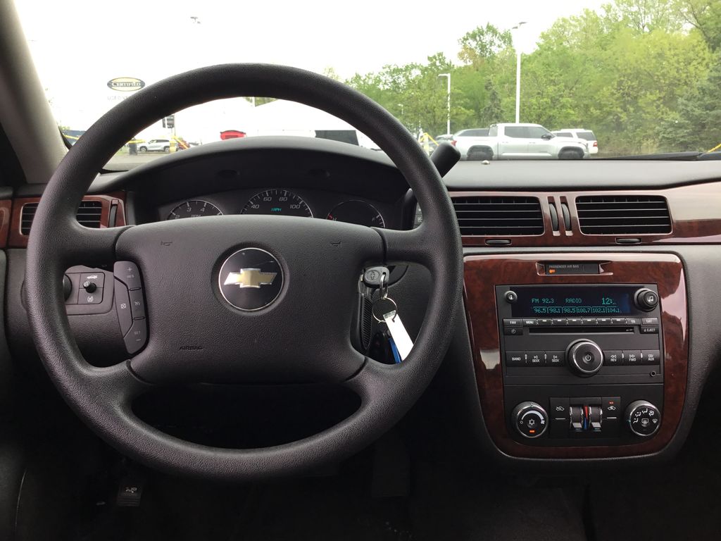Thumbnail: 2009 Chevrolet Impala - 13
