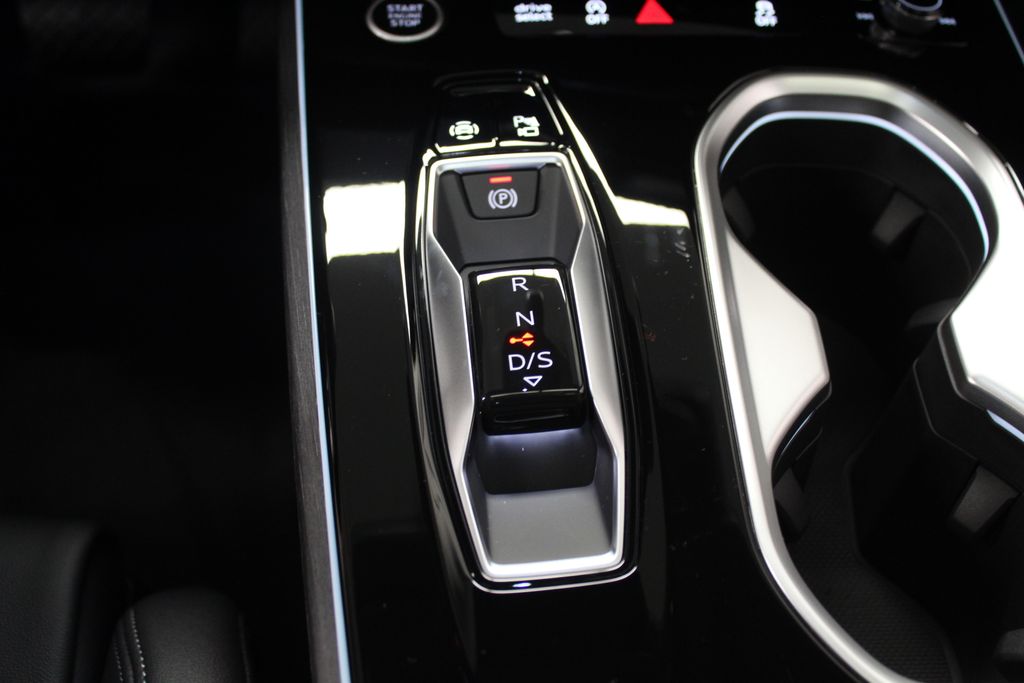 Thumbnail: 2026 Audi A6 - 15