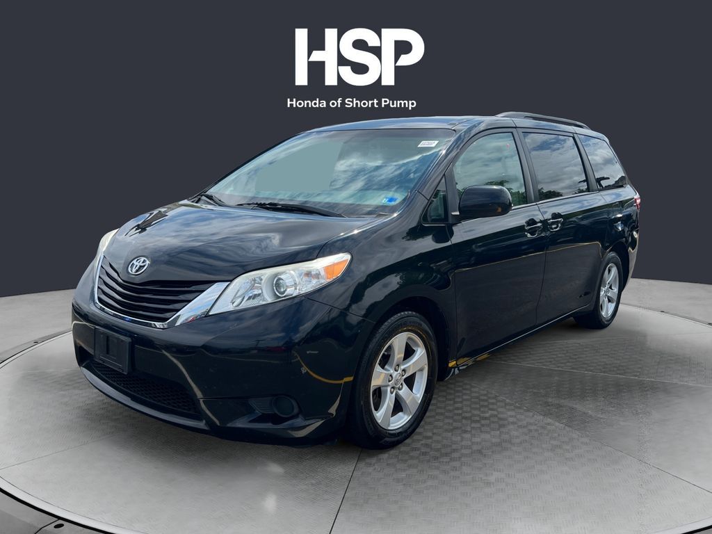  2017 Toyota Sienna LE 7-Passenger Auto Access Seat FWD   