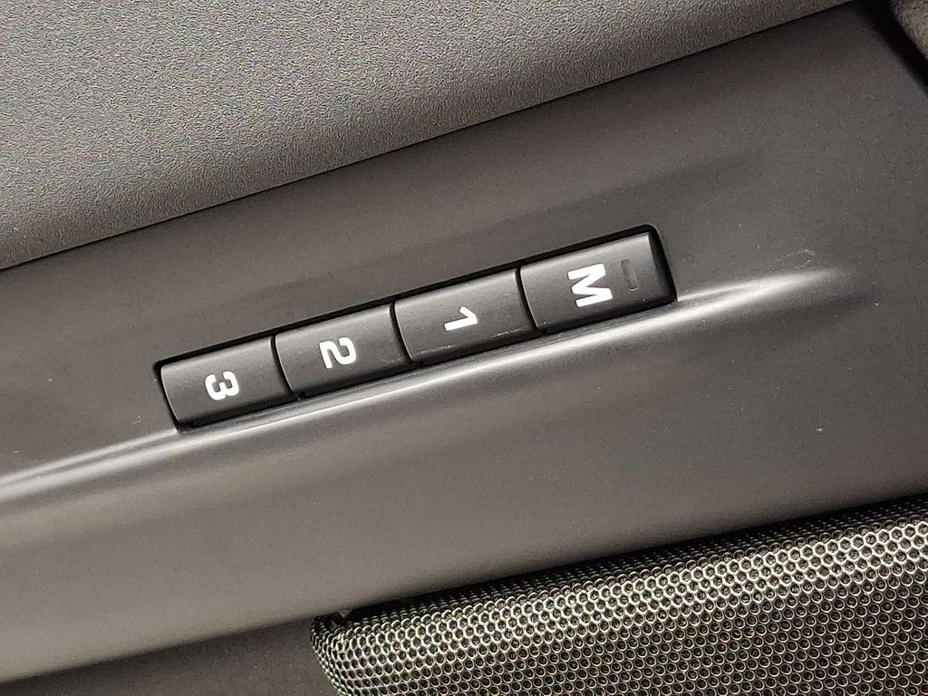 Thumbnail: 2026 Land Rover Range Rover Evoque - 27