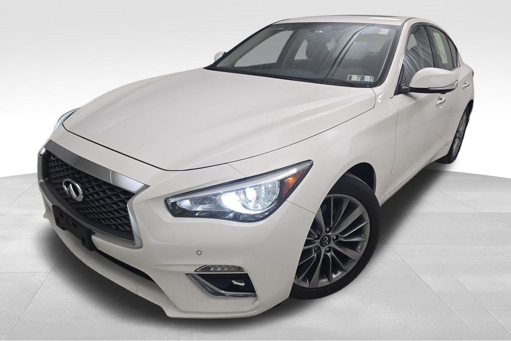 2023 INFINITI Q50 LUXE