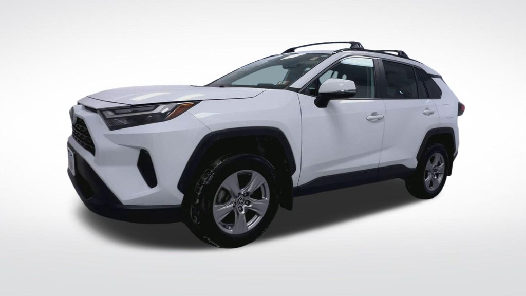 2023 Toyota RAV4 XLE - Photo 17