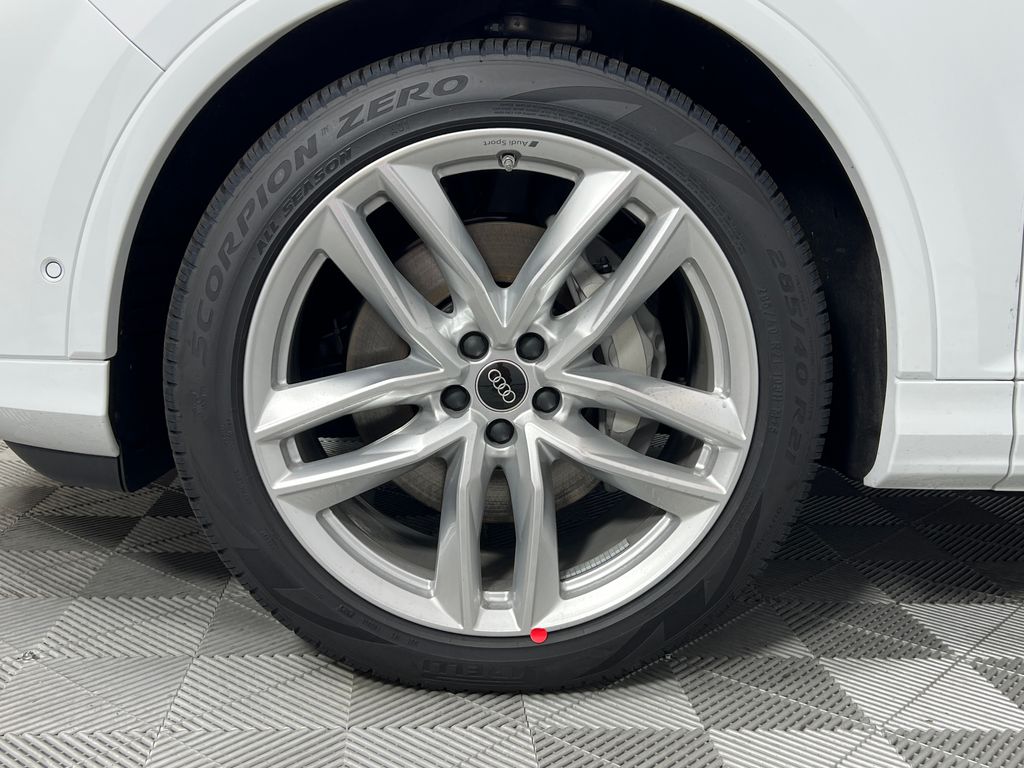 Thumbnail: 2025 Audi Q7 - 9