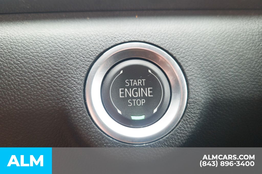 Used 2025 White GMC Elevation image 27