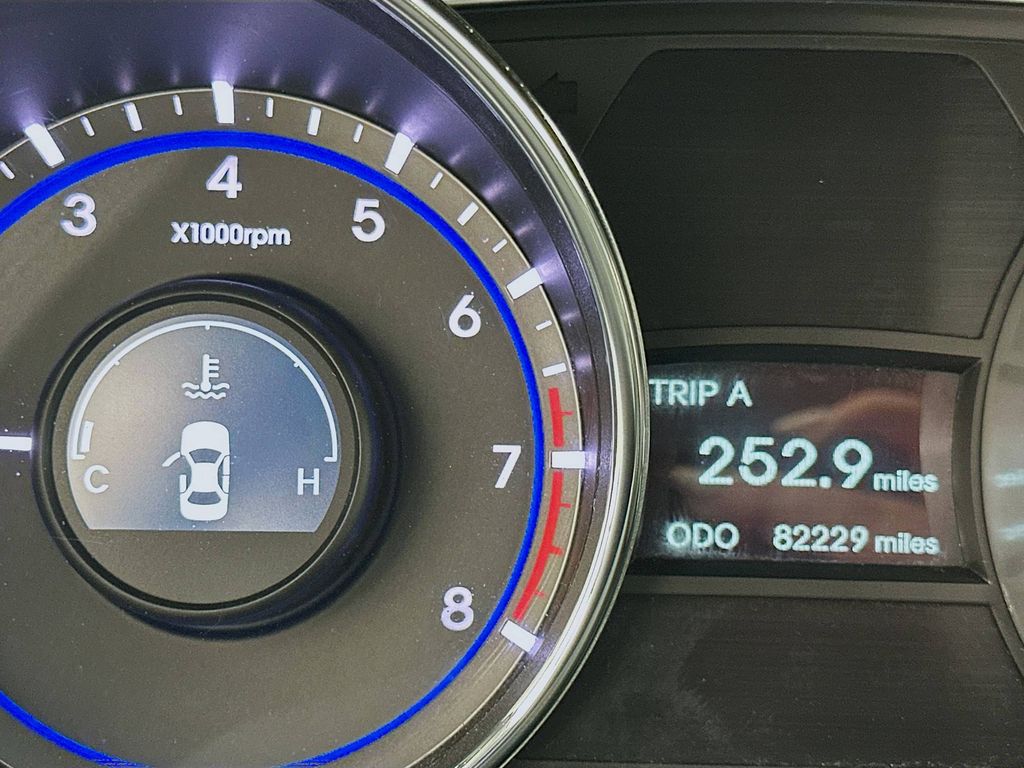 Thumbnail: 2011 Hyundai Sonata - 12