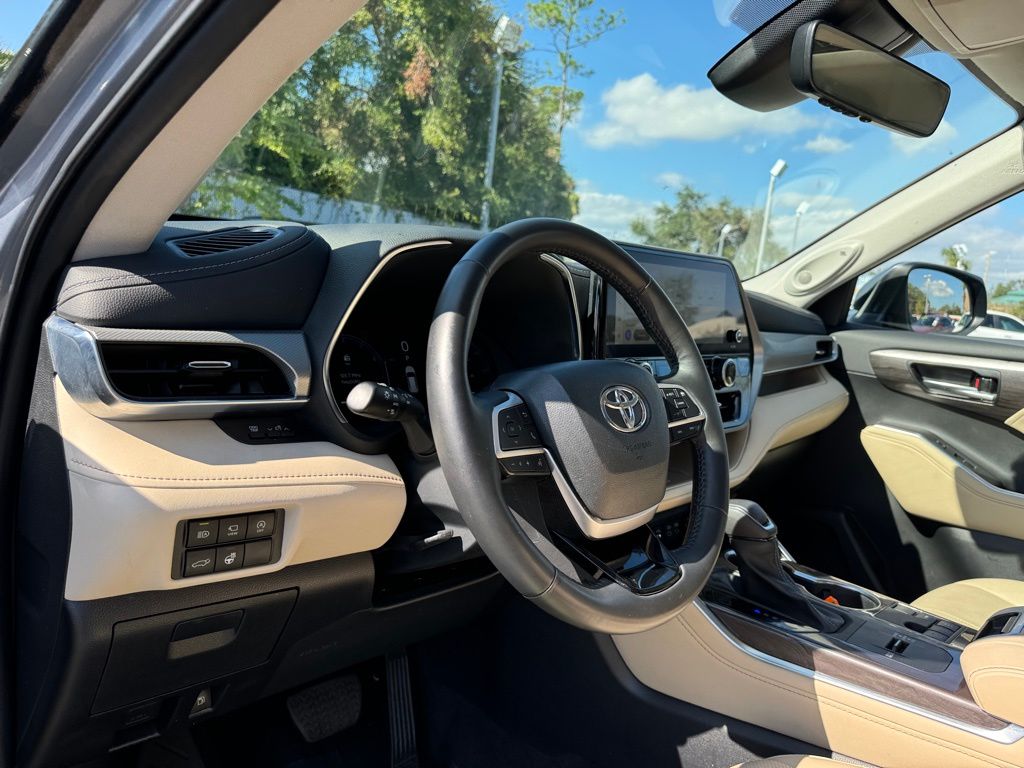 2023 Toyota Highlander Platinum 36