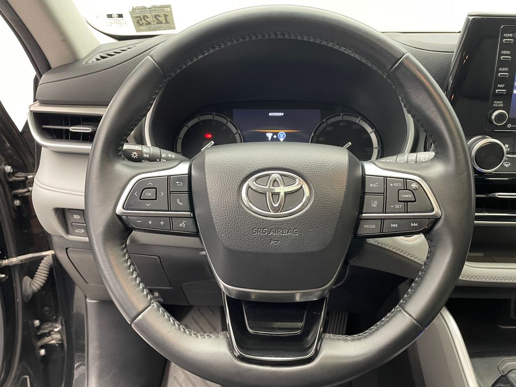 Thumbnail: 2021 Toyota Highlander - 21