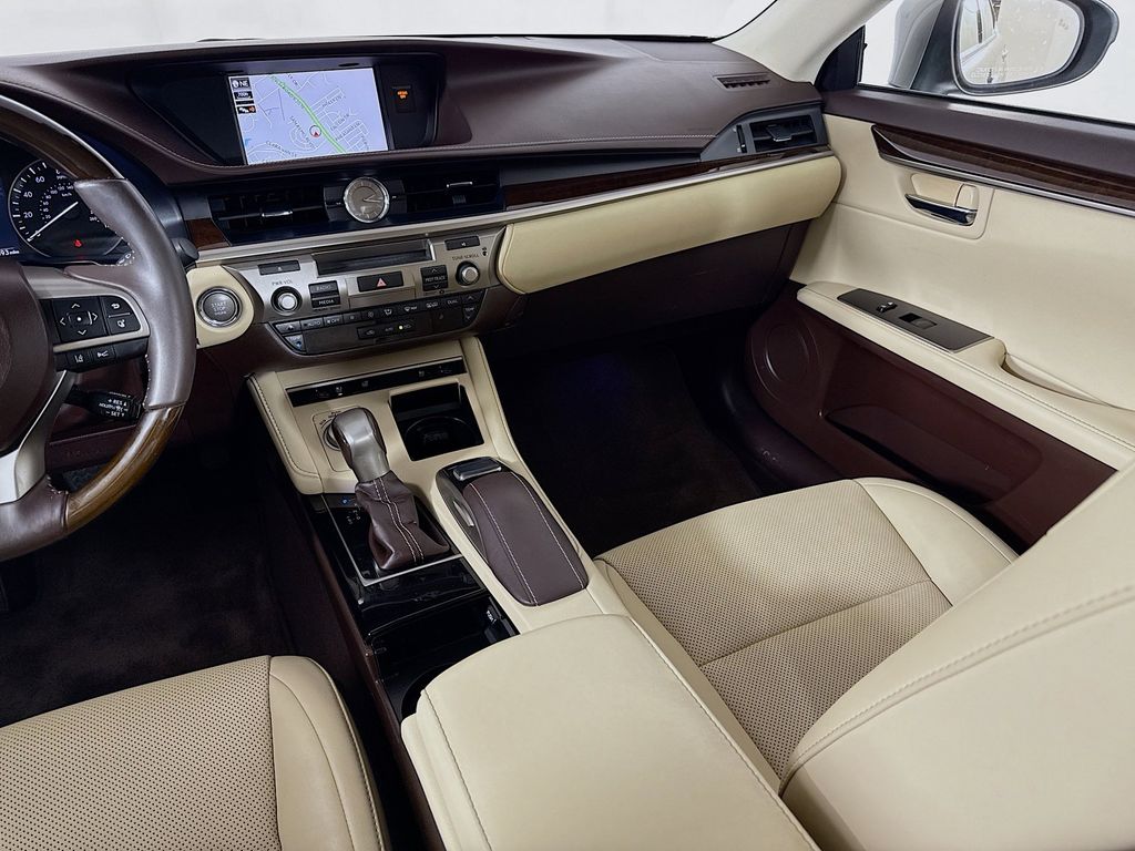 Thumbnail: 2017 Lexus ES - 24