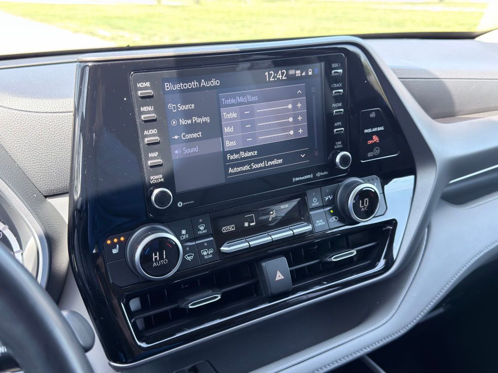 2022 Toyota Highlander XLE - Photo 15