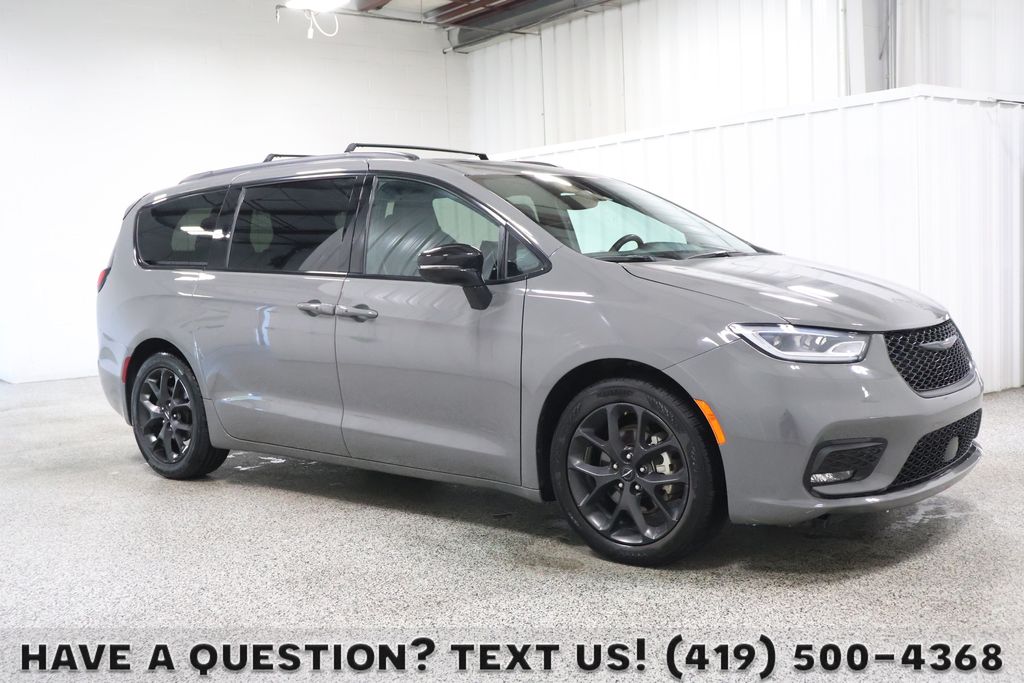 Ceramic Gray Clearcoat 2025 Chrysler Pacifica Minivan Front-Wheel Drive 9-Speed Automatic