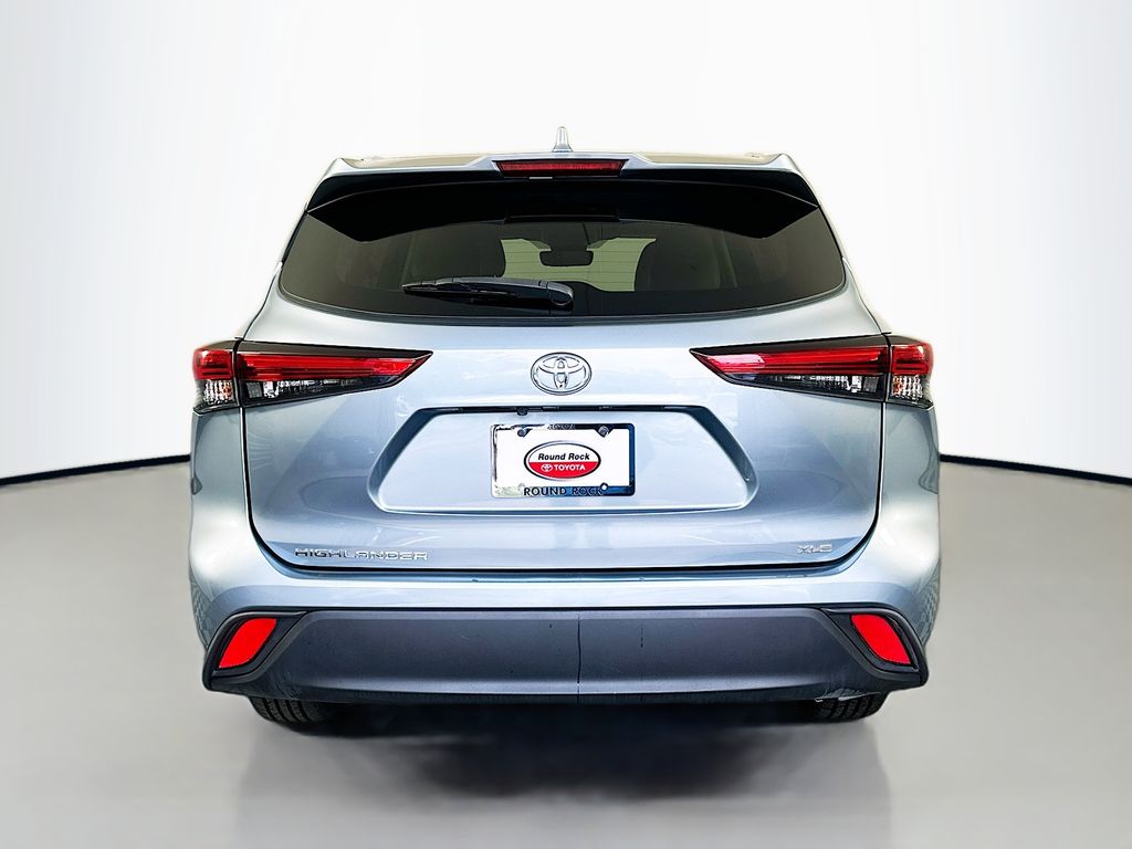 Thumbnail: 2023 Toyota Highlander - 6