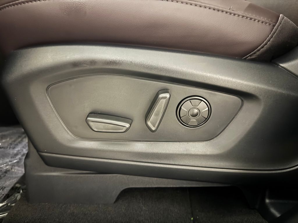 New 2026 White Ford Platinum image 28