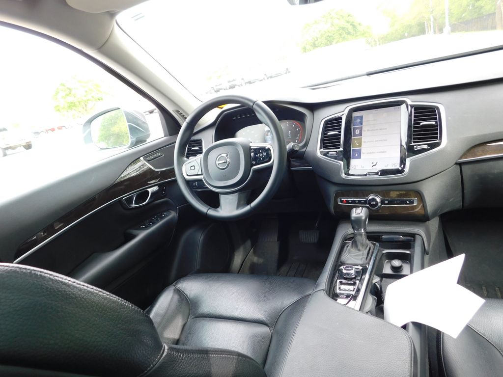 2017 Volvo XC90 T6 Momentum 3
