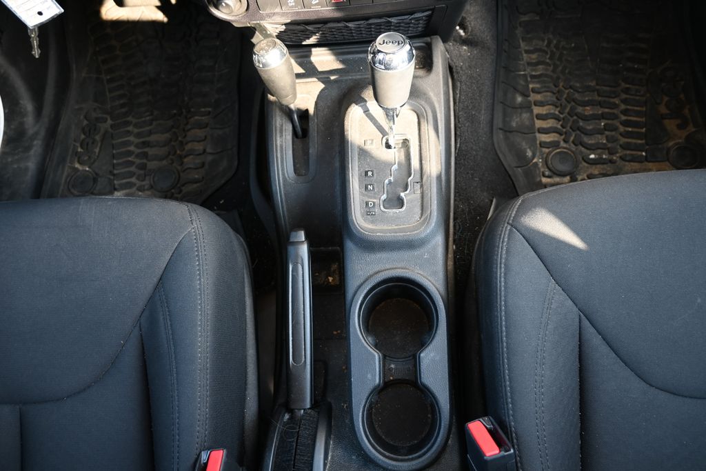 Thumbnail: 2015 Jeep Wrangler - 14