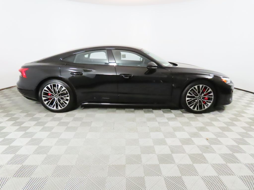 Thumbnail: 2026 Audi e-tron GT - 6