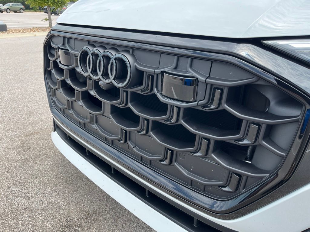 Thumbnail: 2026 Audi Q8 - 16