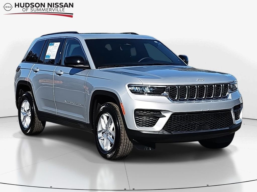 2025 Jeep Grand Cherokee Laredo RWD