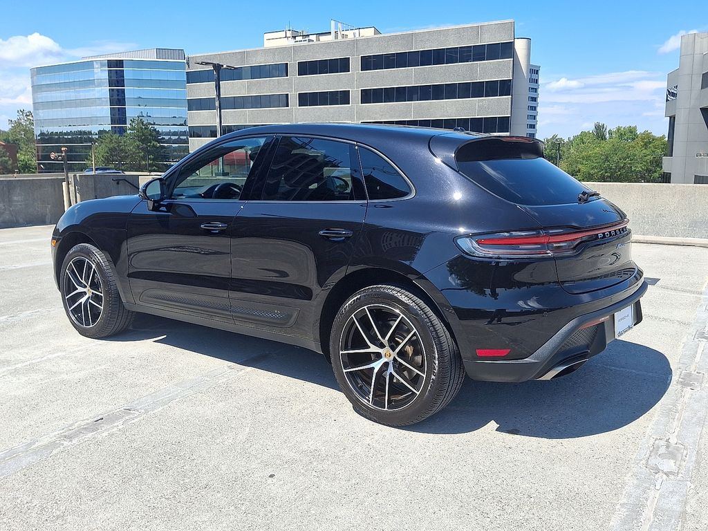 Thumbnail: 2025 Porsche Macan - 3