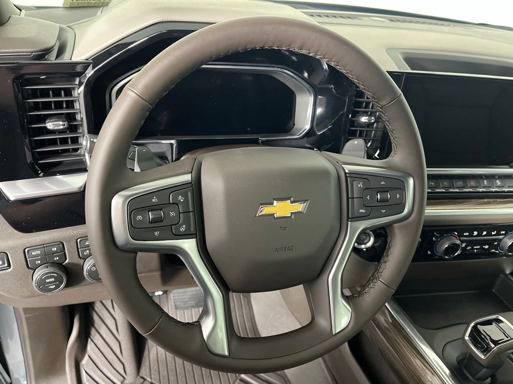 Thumbnail: 2026 Chevrolet Silverado 1500 - 32