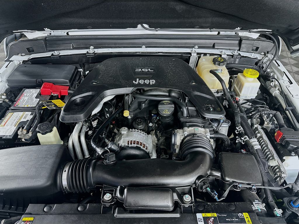 Used 2021 White Jeep Mojave image 32