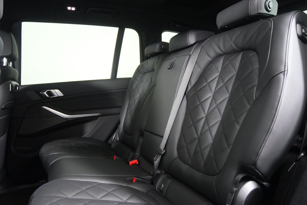 Thumbnail: 2026 BMW X7 - 14