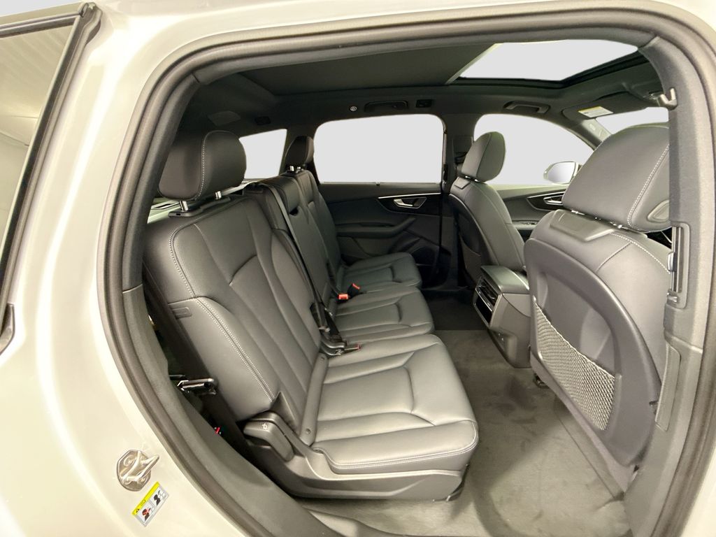 Thumbnail: 2026 Audi Q7 - 21