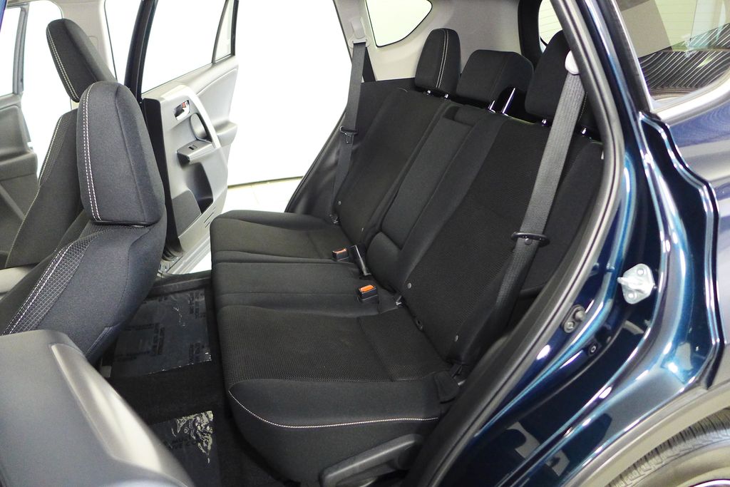 Thumbnail: 2018 Toyota RAV4 - 21