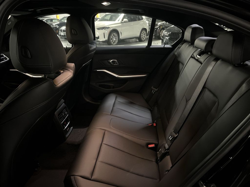 Thumbnail: 2025 BMW 3 Series - 23