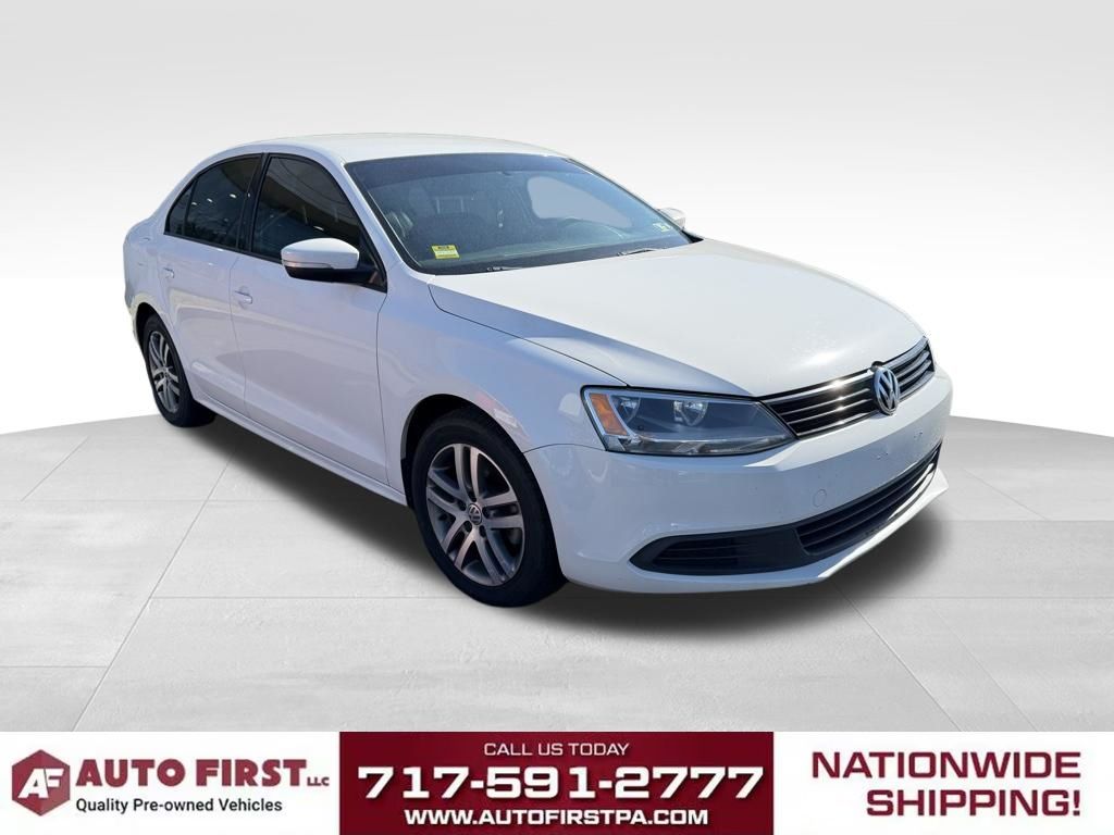 Candy White 2014 Volkswagen Jetta SE Sedan Front-Wheel Drive 5-Speed Manual