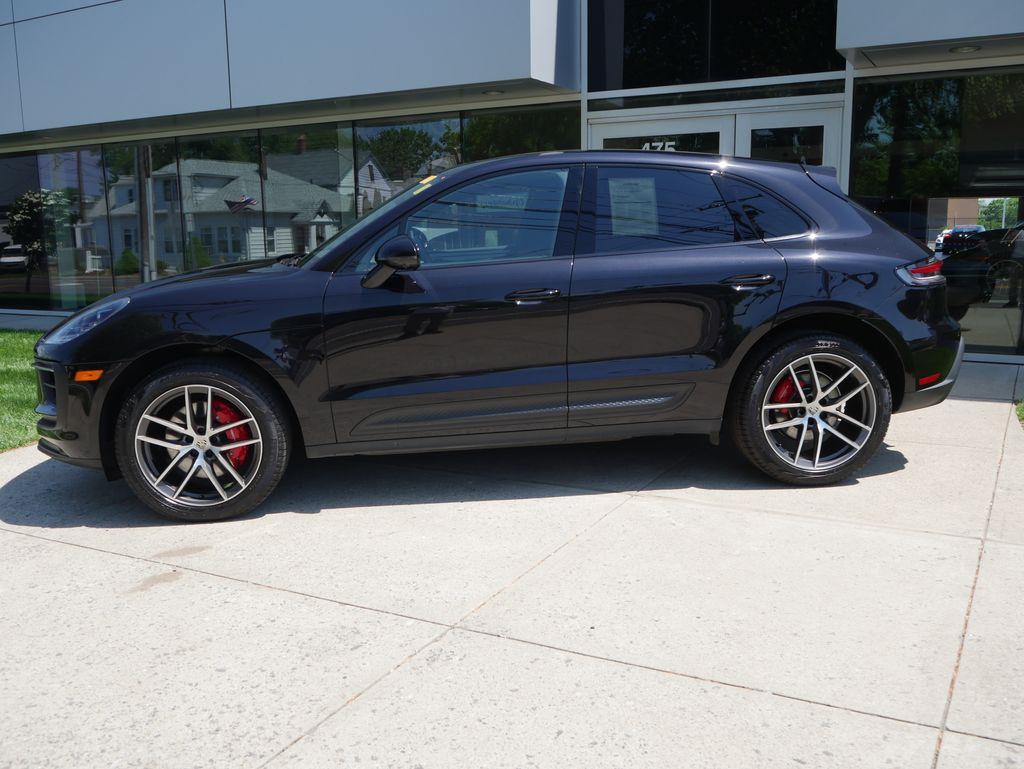 Thumbnail: 2023 Porsche Macan - 2