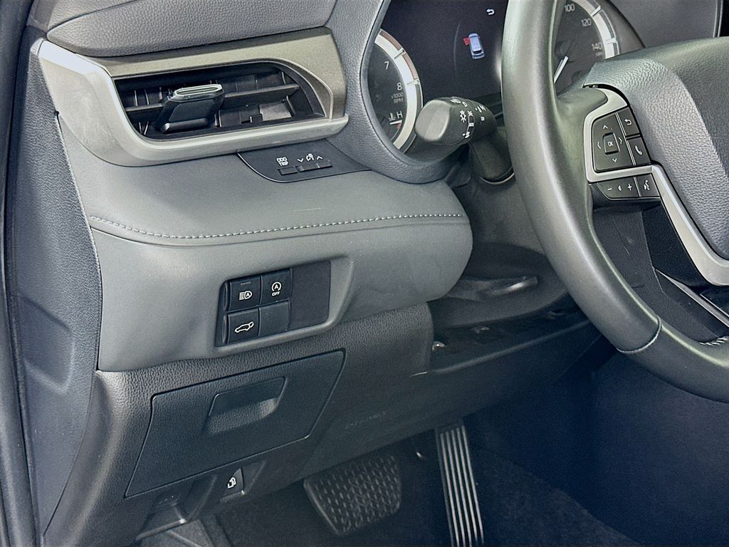 Thumbnail: 2024 Toyota Highlander - 10