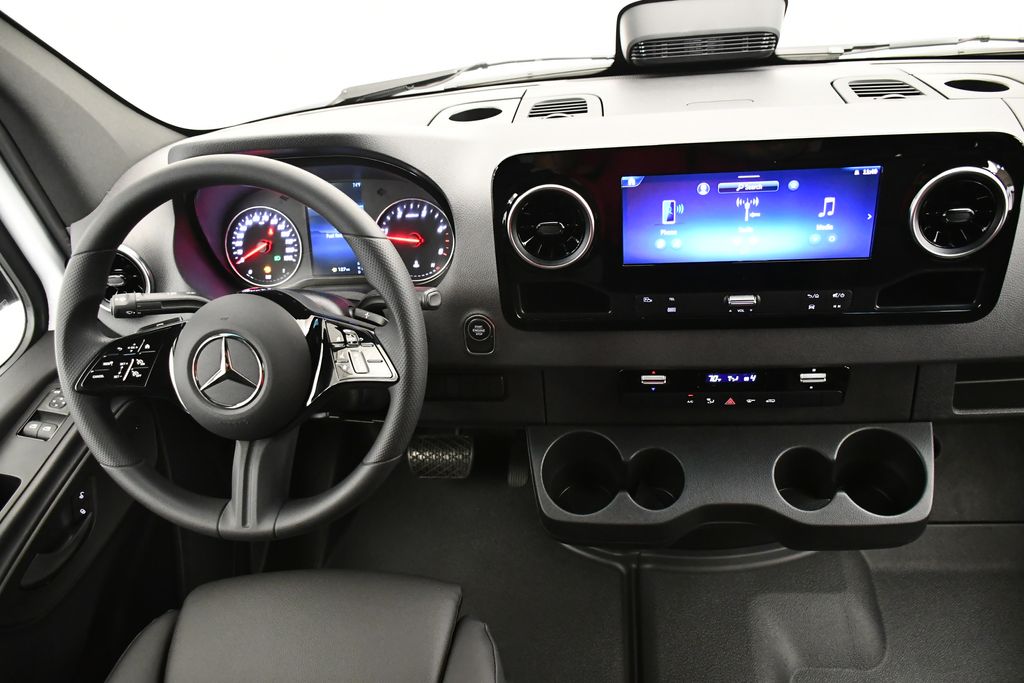 Thumbnail: 2025 Mercedes-Benz Sprinter - 9