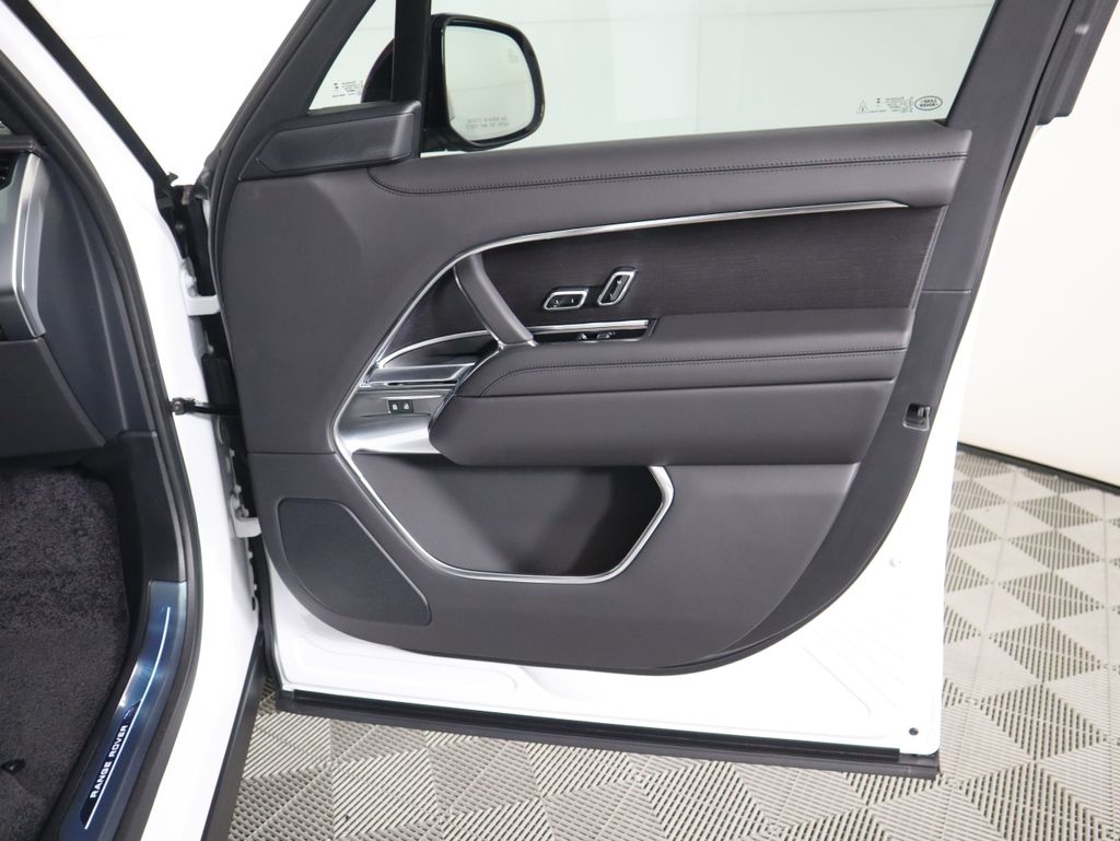 Thumbnail: 2026 Land Rover Range Rover - 27