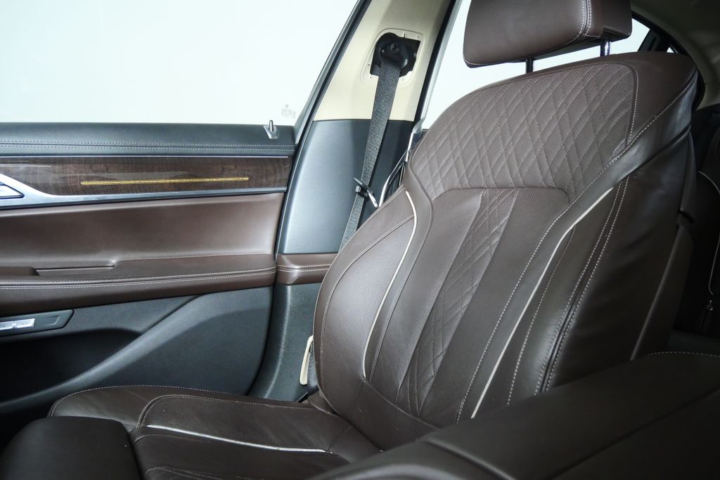 Thumbnail: 2016 BMW 7 Series - 24