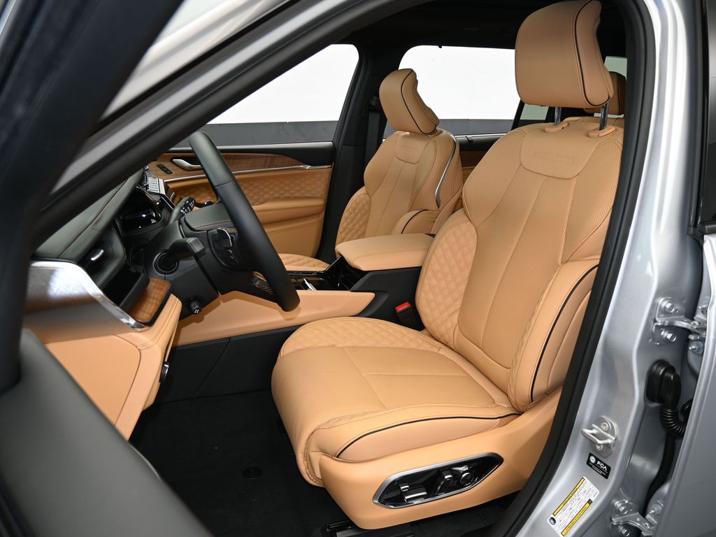 New 2025 Silver Zynith Jeep Summit image 30