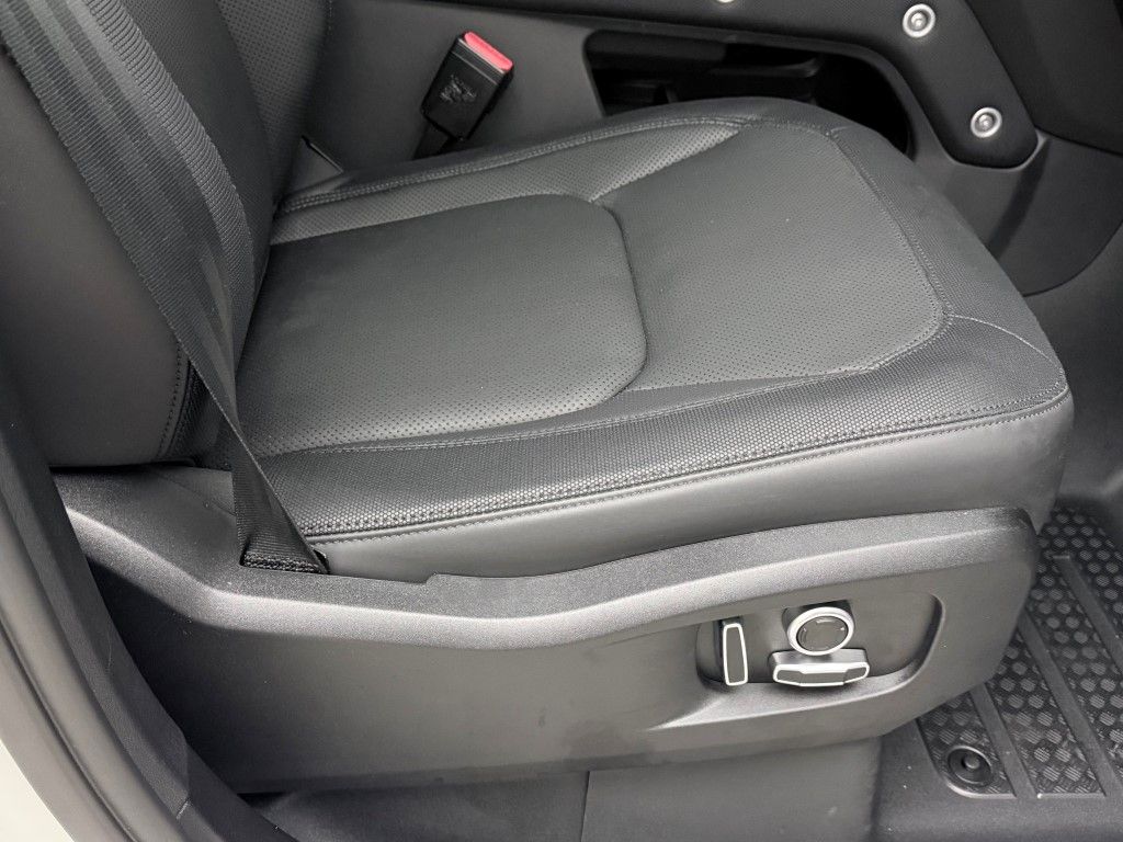 Thumbnail: 2024 Land Rover Defender - 20