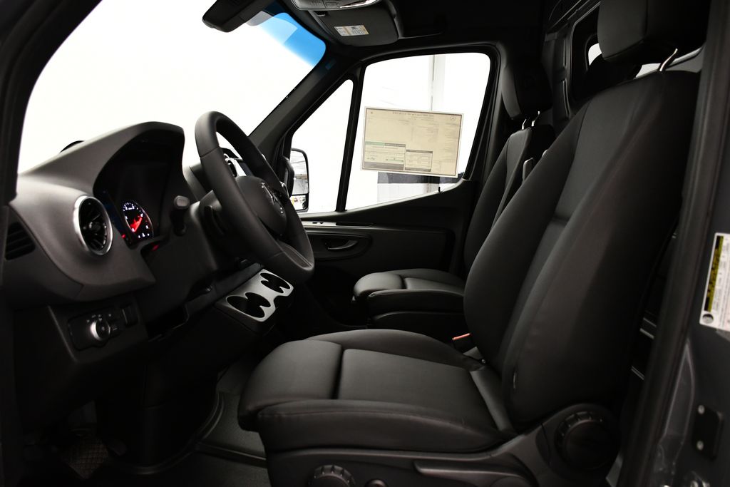 Thumbnail: 2025 Mercedes-Benz Sprinter - 29