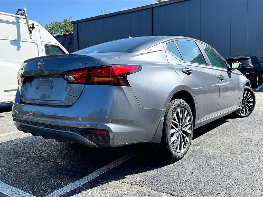 2024 Nissan Altima — photo 4