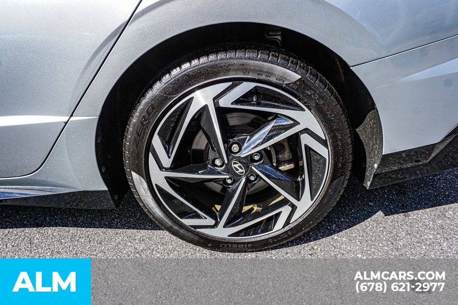Used 2024 Silver Hyundai SEL image 17