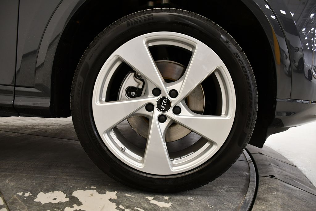 Thumbnail: 2025 Audi Q5 - 16