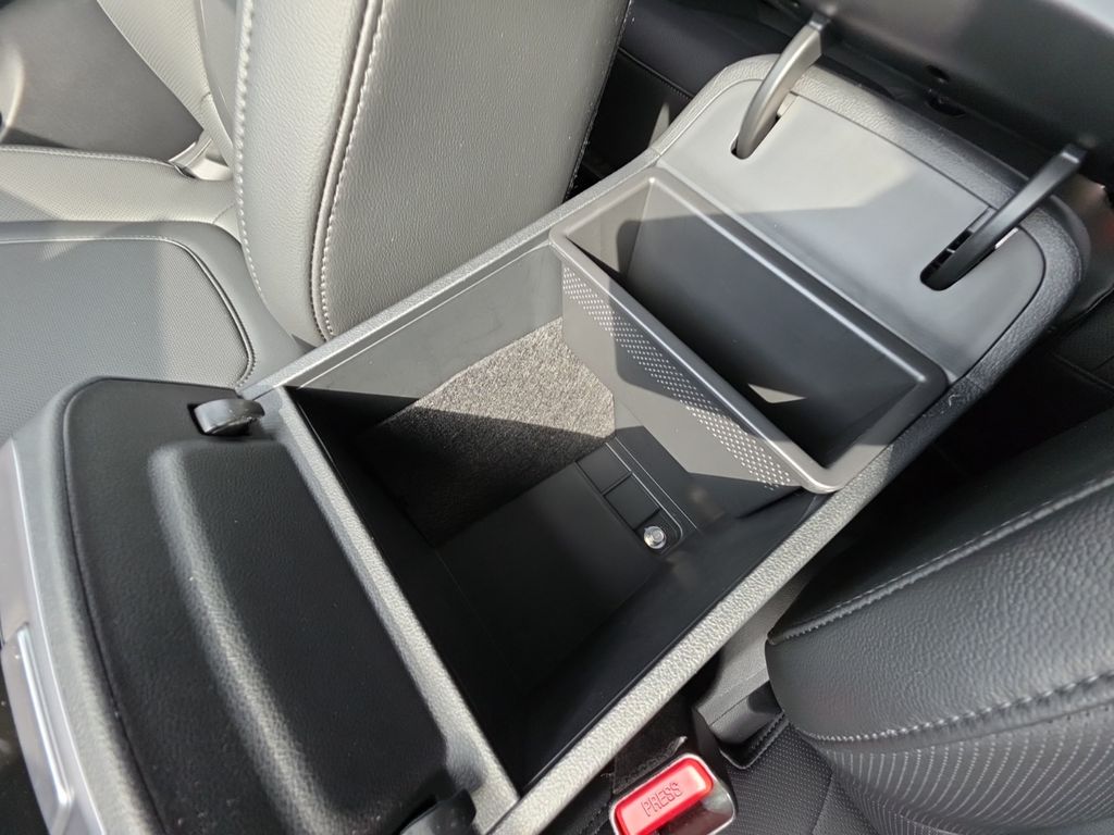 Used 2025 Green Hyundai SEL image 33