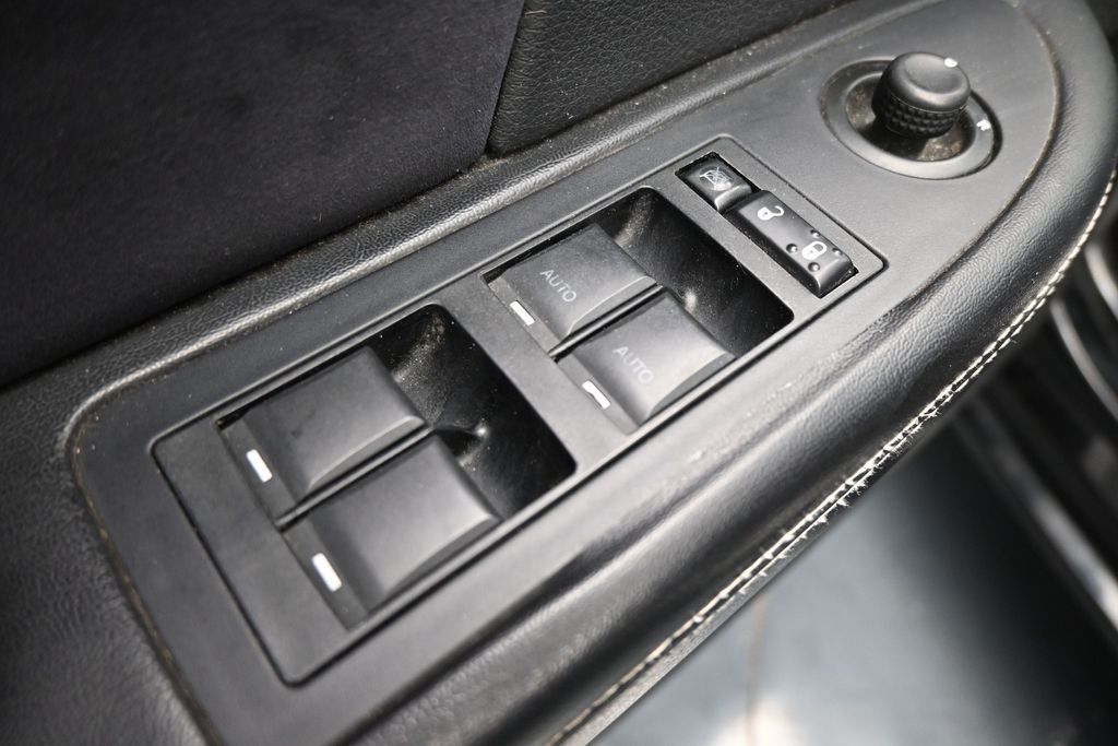 2013 Chrysler 200 Limited - Photo 11