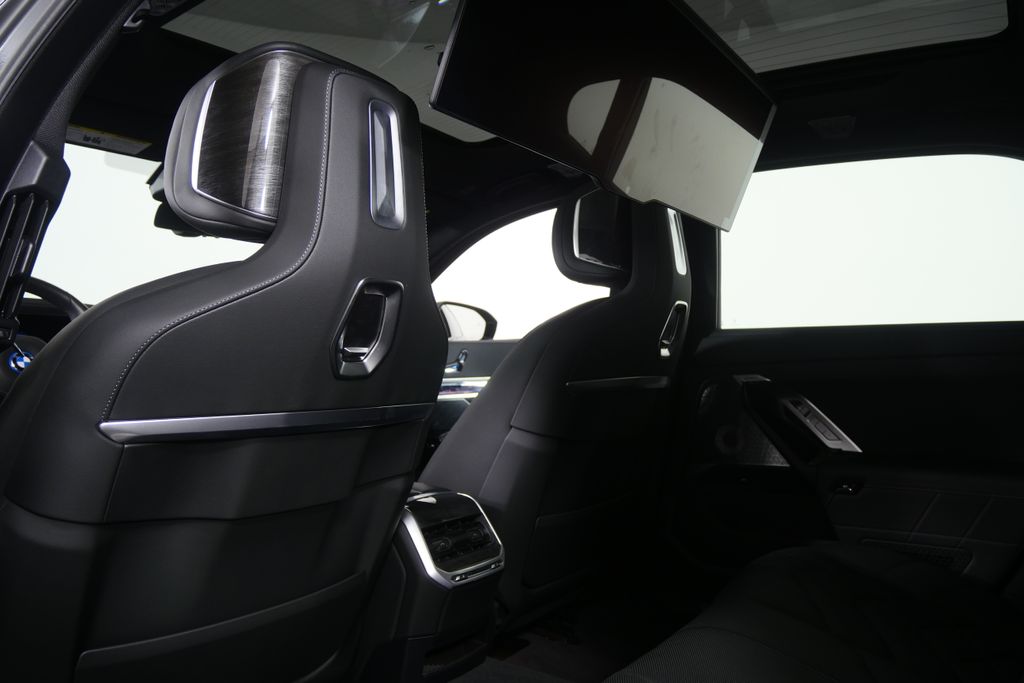 Thumbnail: 2026 BMW 7 Series - 17